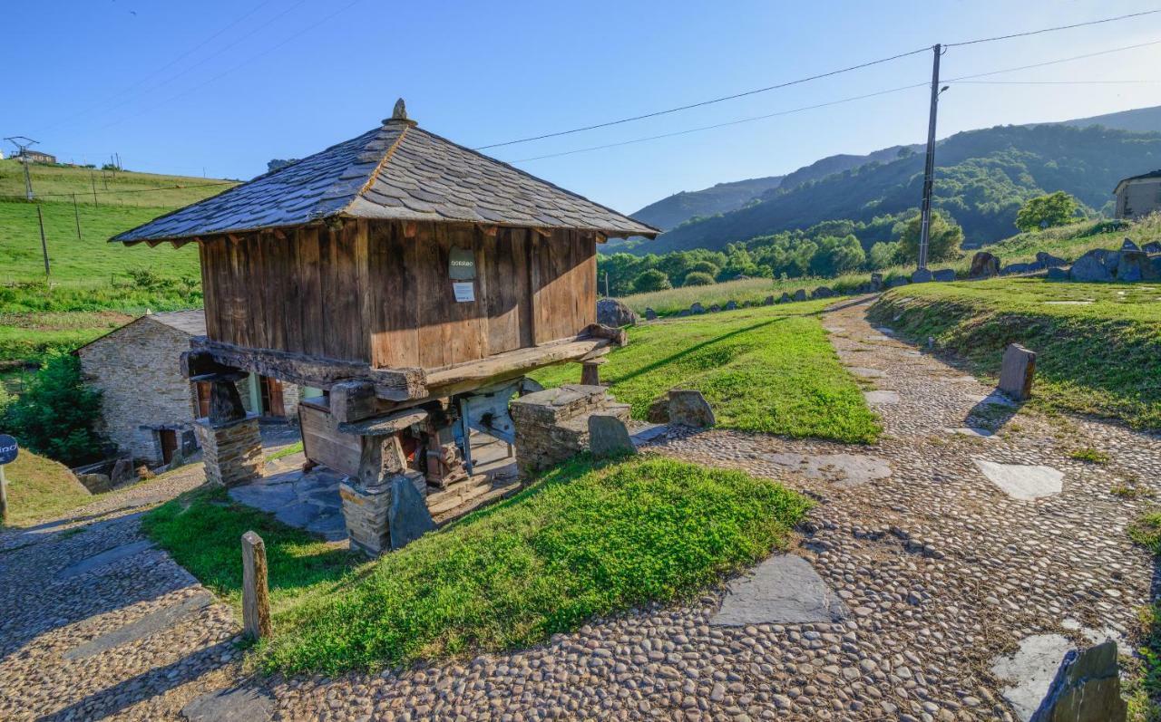 Апартаменты A Casoa II Санта-Эулалия-де-Оскос Экстерьер фото